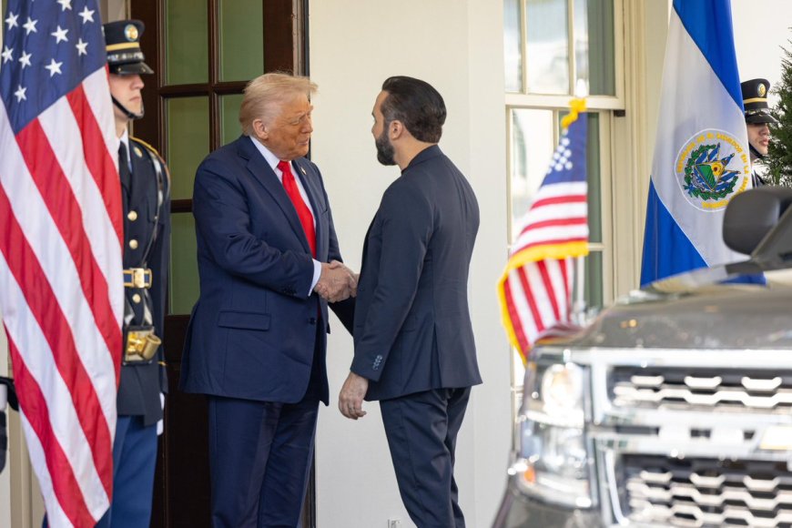 El Presidente @nayibbukele fue recibido por el Presidente Donald Trump,@POTUS en la Casa Blanca.