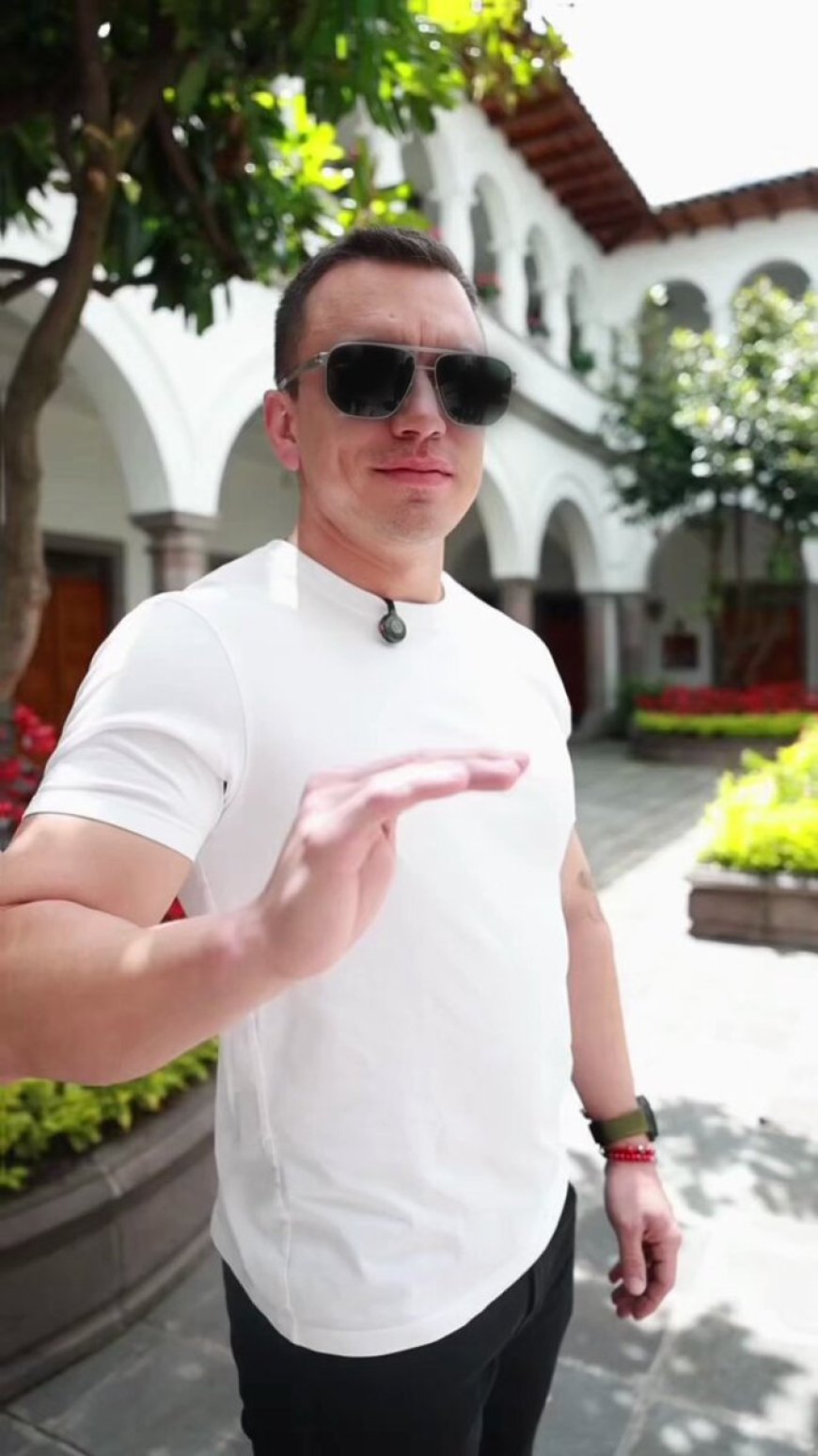 Gracias al presidente Daniel Noboa, el país da un paso histórico. Hoy #ElNuevoEcuador ofrece la tasa más baja de la historia del Ecuador en créditos hipotecarios. 2.99% para tu primera casa con Credicasa BIESS. Para más información: