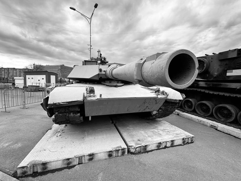 Fuerzas Armadas despliegan más de 40.000 militares y tanquetas en Durán y cuatro provincias por toque de queda
