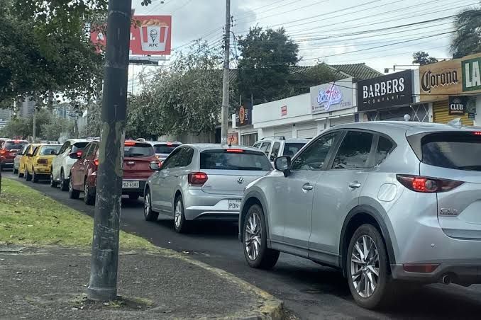 Pico y placa en Quito este 8 de septiembre restringe vehículos con placas terminadas en 3 y 4