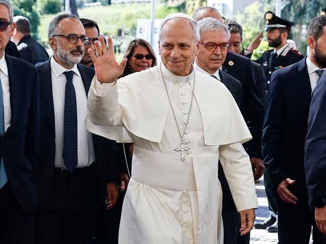 El Papa León XIV reaparece en el Vaticano tras superar cirugía pulmonar