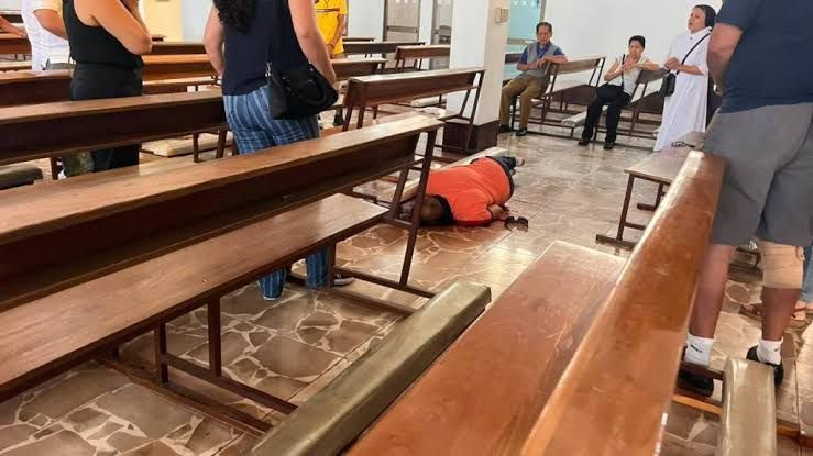 Homicidio en Manta: Asesinan a tiros a un hombre que oraba dentro de una iglesia