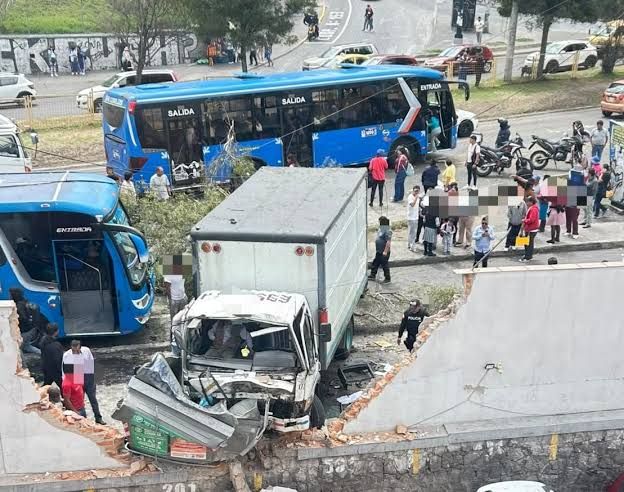 Tragico balance en Quito: un muerto y heridos graves tras tres choques con buses en nueve dias