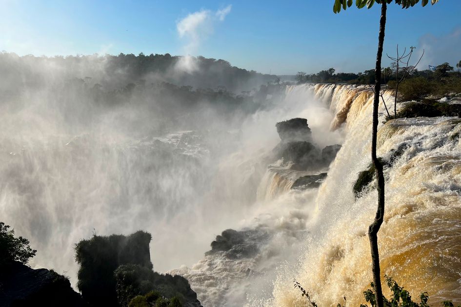 Autoridades cierran Garganta del Diablo por crecida violenta en el río Iguazú