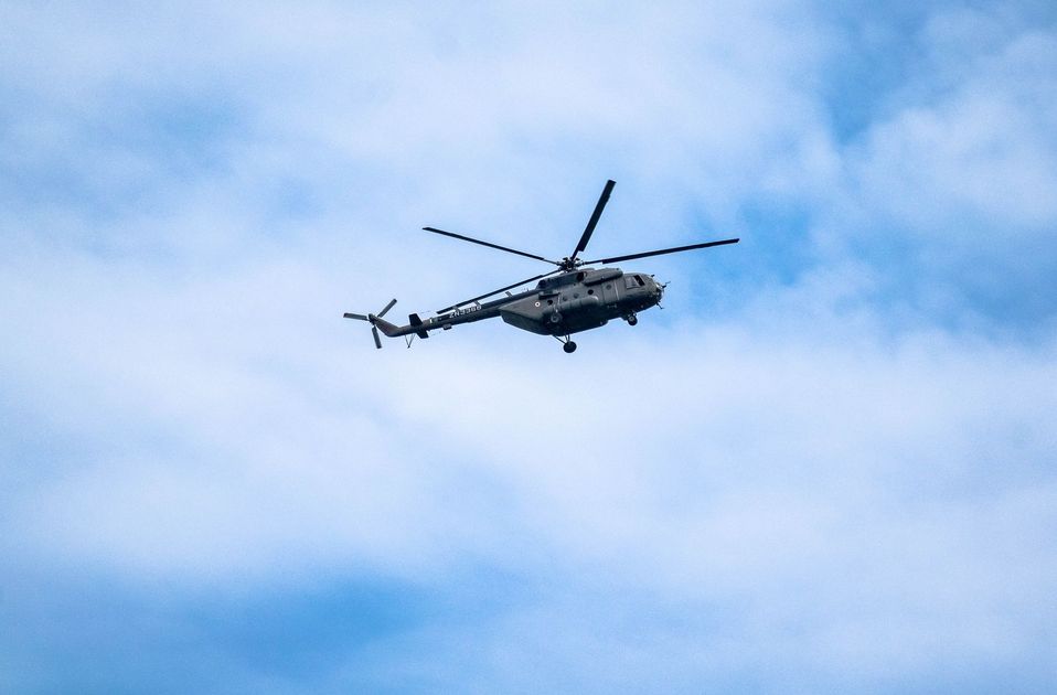 Fuerzas Armadas ejecutan operativos con medios aéreos y armamento pesado contra la minería ilegal en varias provincias
