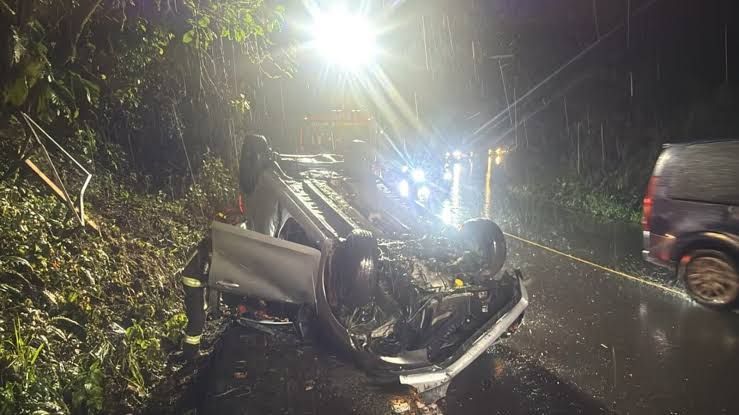 Trágico accidente vial en Los Ríos deja un muerto y cuatro heridos tras colisión frontal