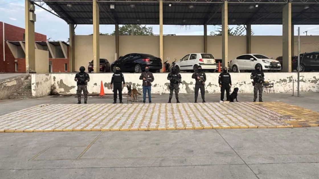 Policia Nacional desmantela red narcotraficante con 1.6 toneladas de cocaína en el Puerto de Guayaquil