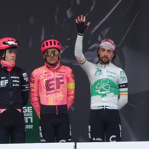Richard Carapaz hospitalizado deja solo a Jhonatan Narváez en Mundial de Ciclismo