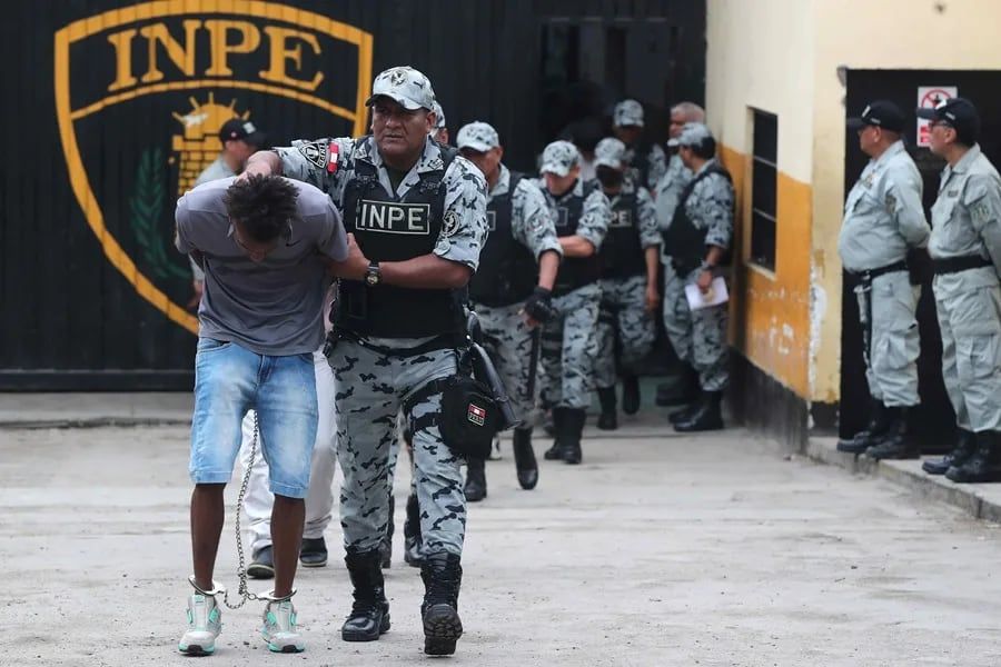 Perú declara emergencia en cinco cárceles para combatir crimen organizado