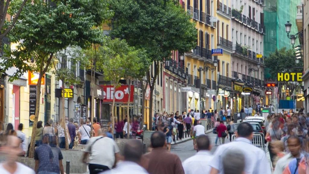 España endurece leyes de alquiler: propietarios pierden hasta 12 meses de renta si no renuevan contrato