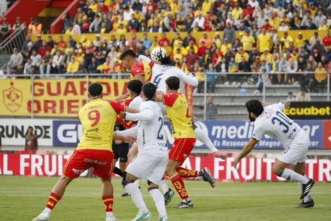 Liga de Quito y Aucas se enfrentan este sábado por el Superclásico capitalino
