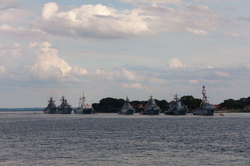 Armada de Ecuador y Guardia Costera de EE.UU. interceptan buque pesquero con 760 kg de droga en aguas internacionales