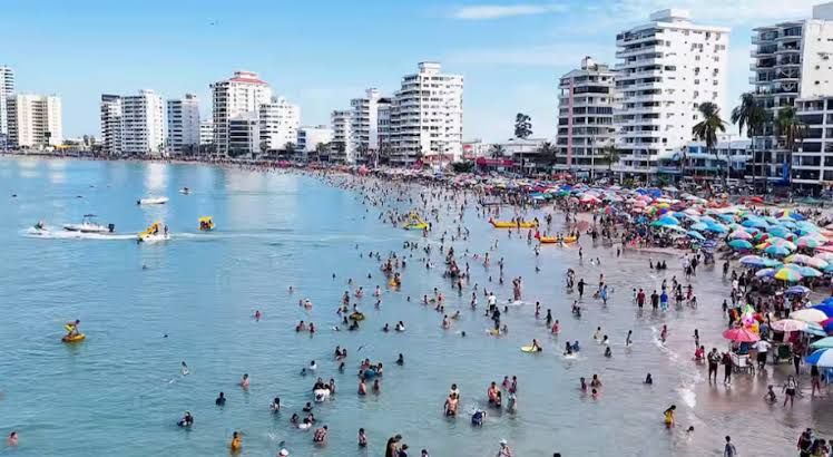 Gobierno reduce IVA al 8% en turismo para feriado de Octubre con objetivo de dinamizar la economía