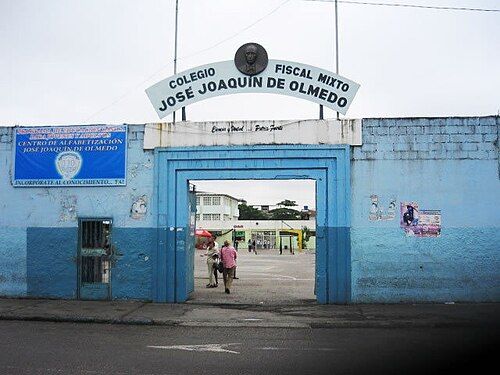 Fiscalía procesa a dos adolescentes por el asesinato de alias Cachete en el aeropuerto José Joaquín de Olmedo