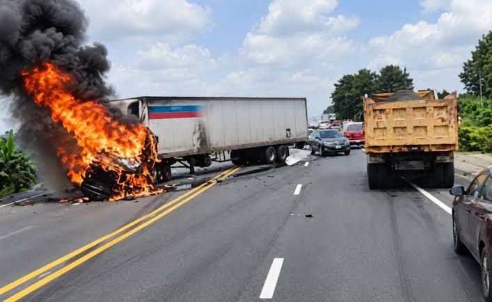Triple choque deja un muerto y 11 heridos en Babahoyo