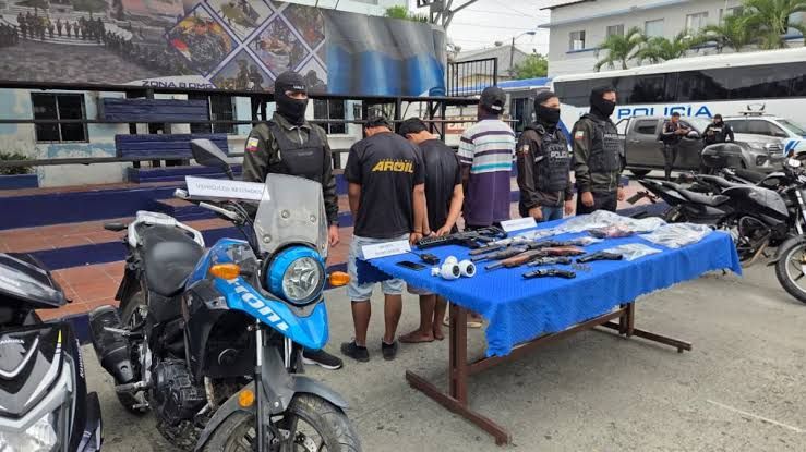 Operativo policial desmantela dos redes de robo de carga en Guayaquil y Durán