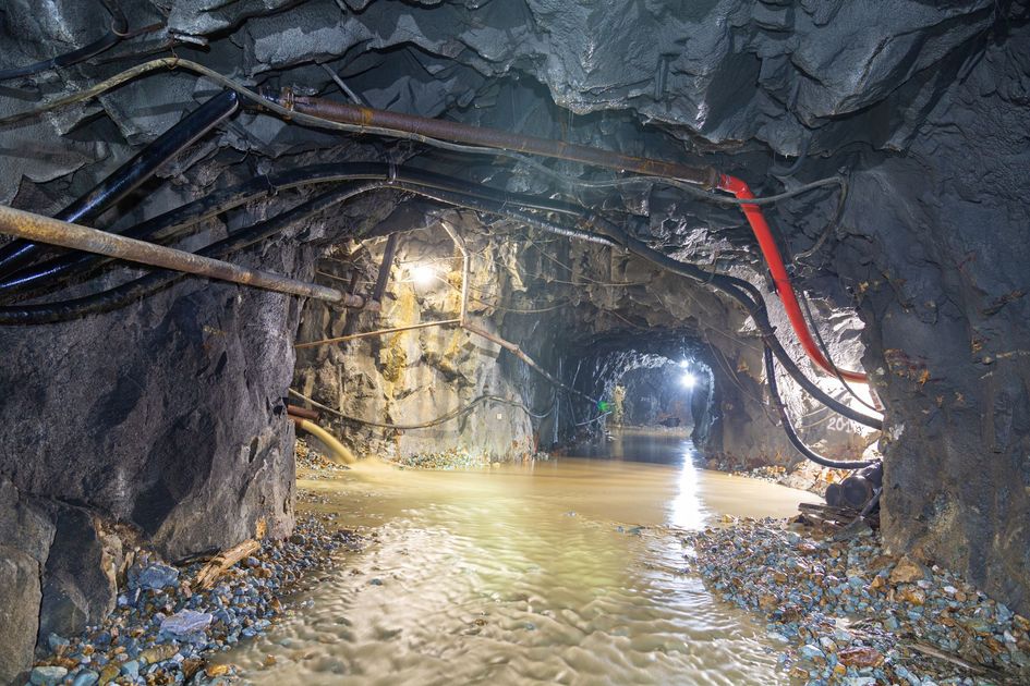 Equipos internacionales intensifican la búsqueda de siete aldeanos atrapados en cueva inundada en Laos