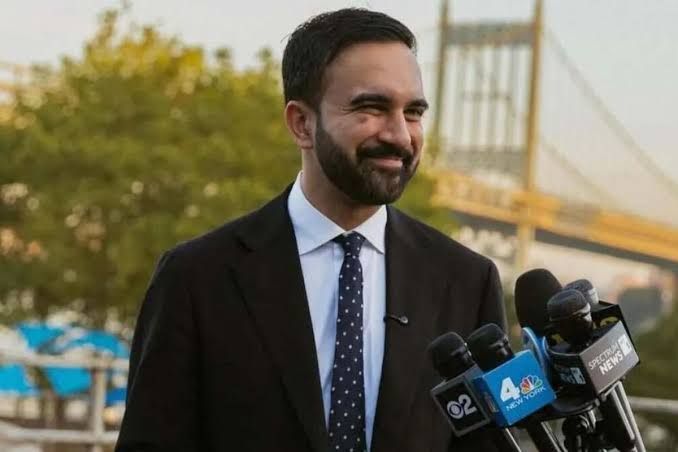 Alcalde de Nueva York, Zohran Mamdani, critica al ICE y defiende políticas migratorias locales