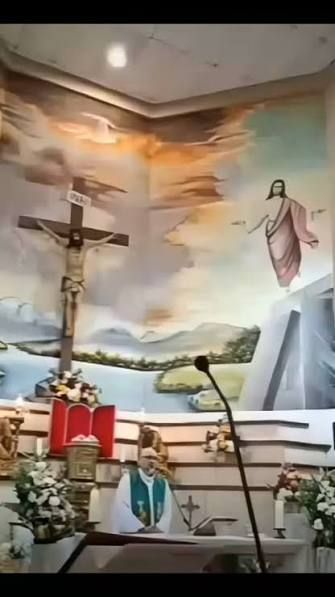 Sacerdote Patricio Sánchez fallece tras accidente con cruz metálica durante ceremonia religiosa en Guayaquil