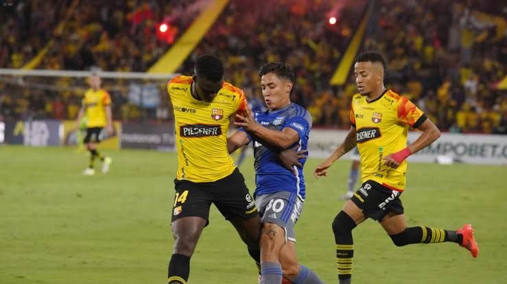 La crisis energética obliga a reprogramar partidos del fútbol ecuatoriano por cortes eléctricos