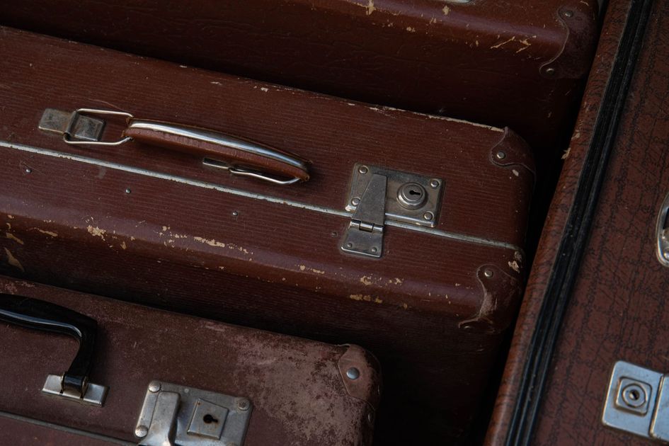 Policía halla más de 165 mil dólares ocultos en maletas de ciudadanos chinos en Guayaquil