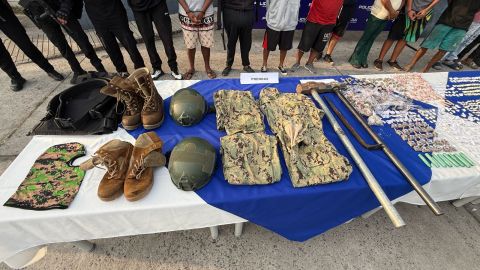 Operativo policial desbarata red criminal que comercializaba uniformes militares en Guayaquil