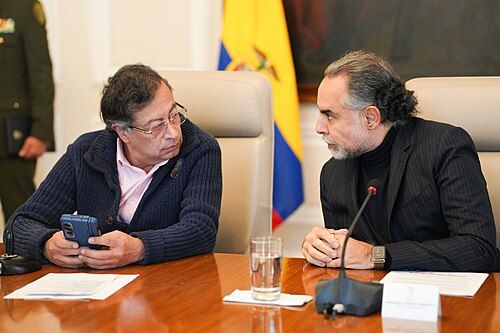 Ministra de Gobierno rebute acusación de Petro sobre ser preso político y defiende la justicia ecuatoriana