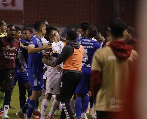 Liga Pro sanciona a Emelec y Liga de Quito por incidentes graves