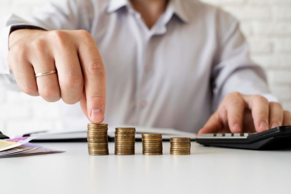 Economistas recomiendan pólizas a tres meses ante la caída de tasas