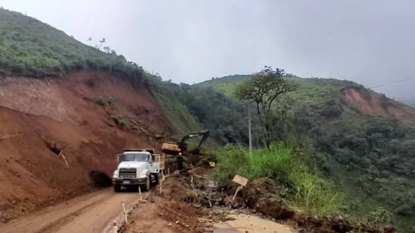 Vía Cuenca-Molleturo permanece cerrada tras deslizamientos en la carretera Panamericana