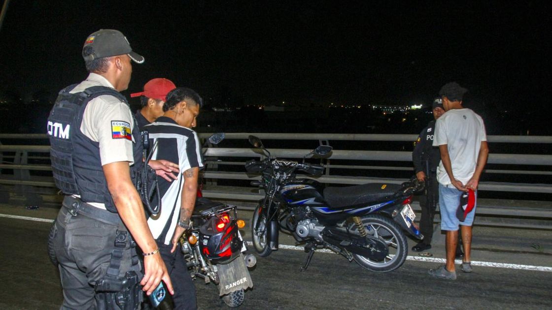 Operativo policial en Guayaquil detiene a 23 personas que violaban el toque de queda