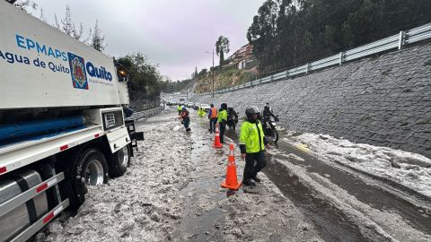 Fuerte tormenta y granizo azotan Quito este 4 de octubre