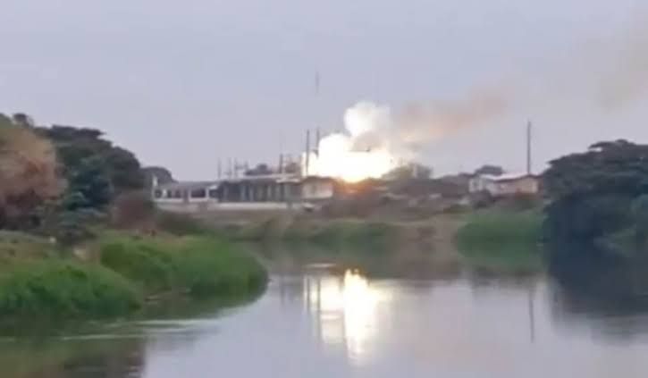 Incendio en subestación eléctrica de Daule deja sin luz a varios sectores este martes