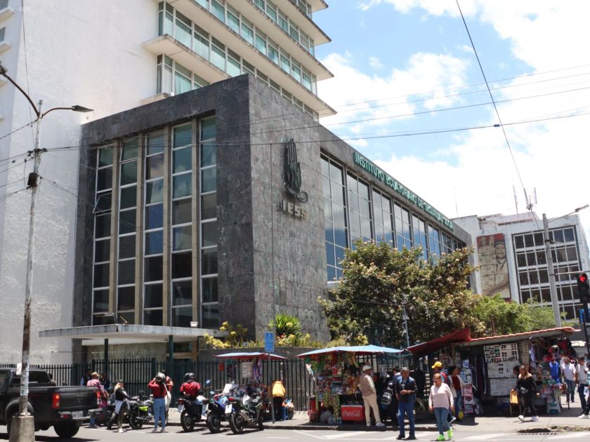 IESS alerta a clínicas: solo los canales oficiales permiten validar facturas y programar pagos