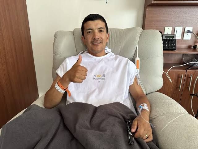 Richard Carapaz hospitalizado deja solo a Jhonatan Narváez en Mundial de Ciclismo