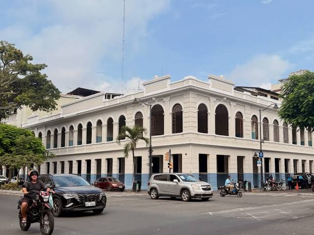 Concejo Municipal entrega Colegio Ana Paredes a UArtes para su recuperación patrimonial