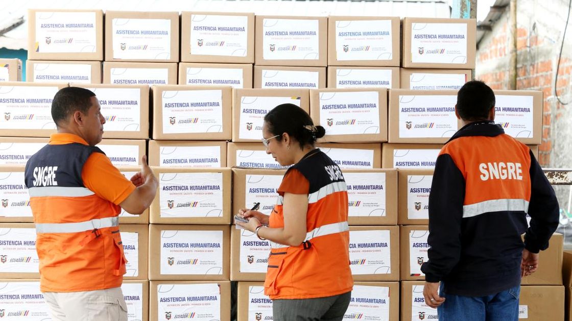 Gobierno ecuatoriano entregó 119 mil kits humanitarios ante emergencias