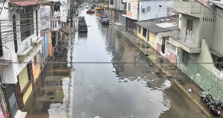 Guayaquil: Mareas altas y drenaje limitan la evacuación de lluvias