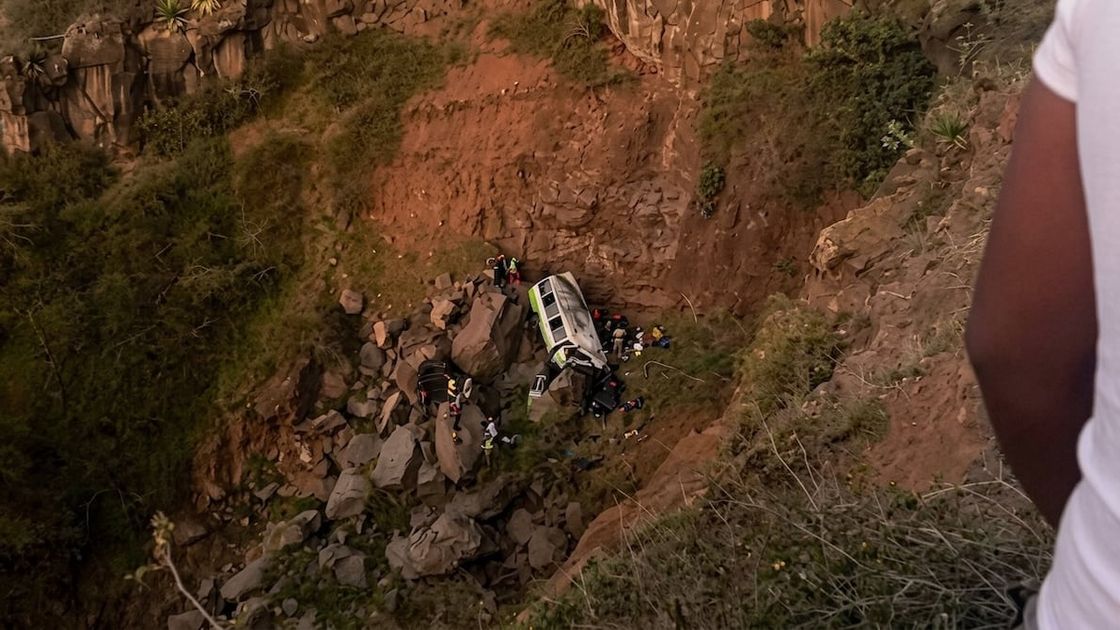 Tragedia en Cabo Verde: 25 muertos al caer autobús por precipicio