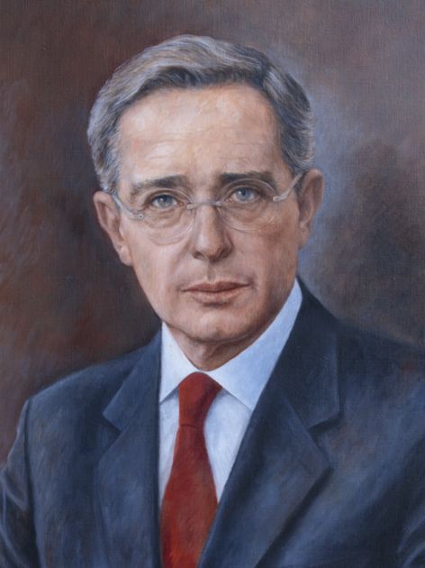 Álvaro Uribe es citado a indagatoria por masacres paramilitares en Colombia