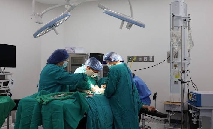 Gobierno reabre quirófano del Hospital Básico de Baeza con inversión de USD 2,5 millones