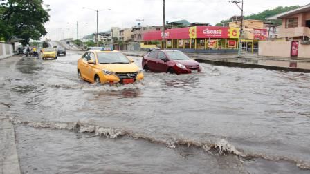Lluvias por El Niño dejan tres muertos y más de 28 mil afectados en Ecuador