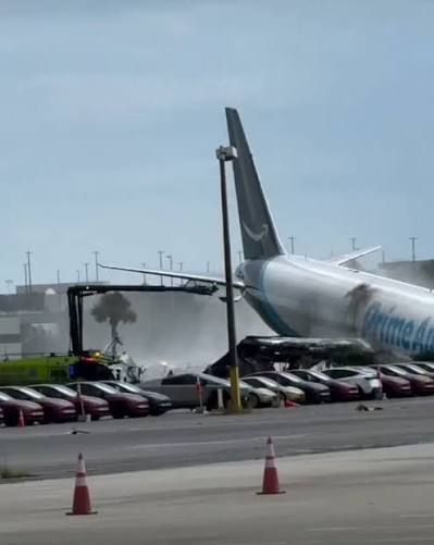 Avión carguero de Amazon se estrella contra autobuses en Miami: la gravedad del accidente aéreo