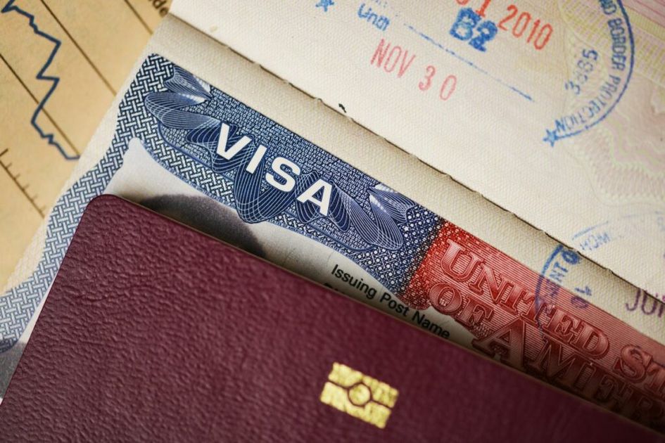 EE.UU. suspende indefinidamente citas de visa de inmigrante por capacitación global