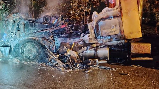Peatón sufre fractura grave por caída de estructura metálica en Puerto Santa Ana