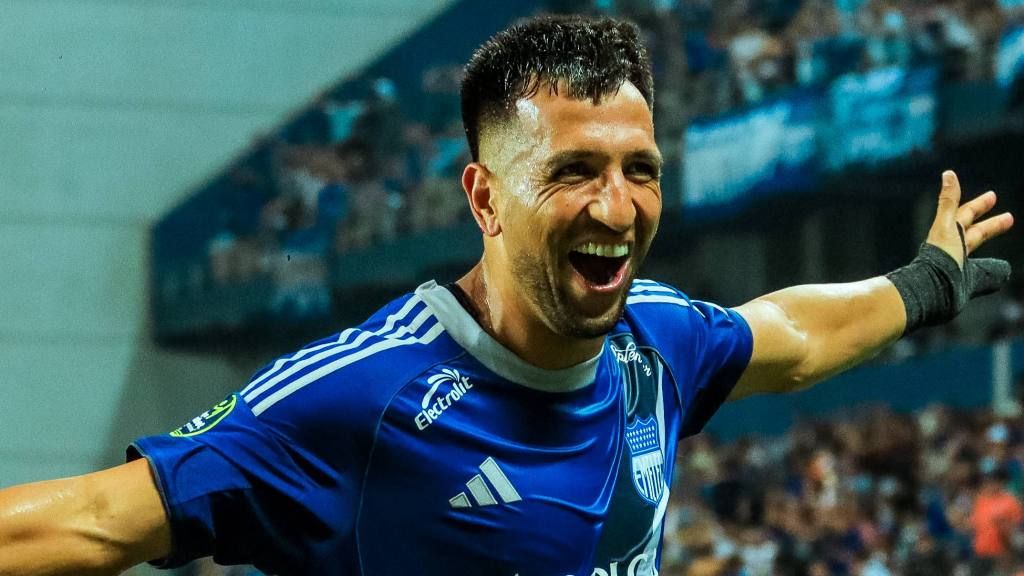 Emelec vence 2-1 a Leones FC y mantiene viva su esperanza sudamericana