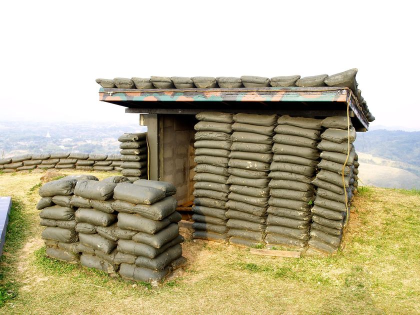 Ejército desarticuló polígono clandestino en Riobamba con armas, munición y equipos tácticos