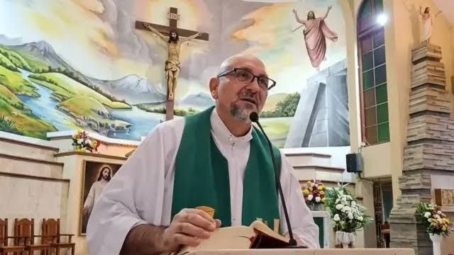 Fieles y religiosas rinden homenaje al padre Patricio Sánchez con una eucaristia conmemorativa