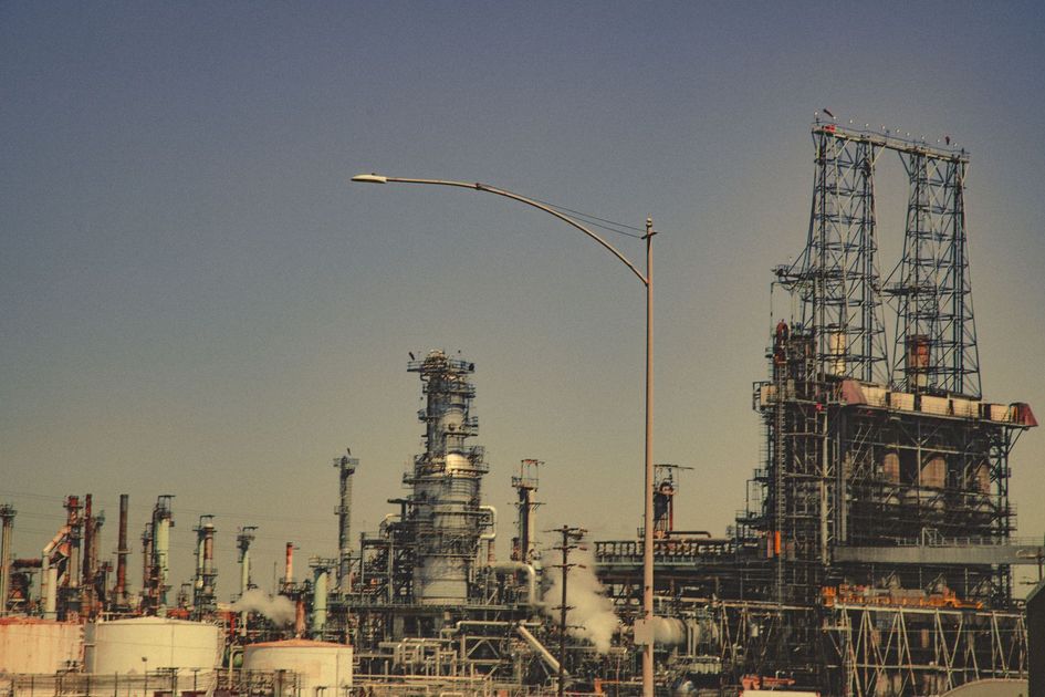 Refinería Esmeraldas recupera el 90% de su capacidad operativa tras incendio en marzo