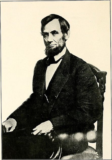 El portaaviones estadounidense Abraham Lincoln recaló en Tailandia para mantenimiento
